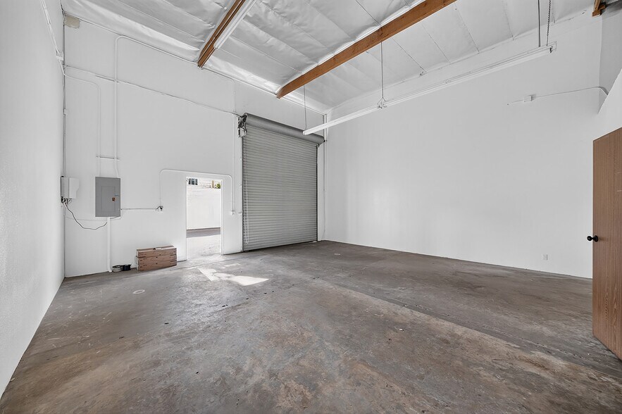 More Photos Of 550-590 E Arrow Hwy, San Dimas Warehouse For Lease