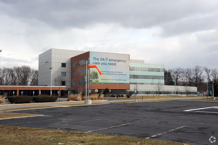 More Photos Of 250-270 Old Hook Rd, Westwood Hospital For Lease