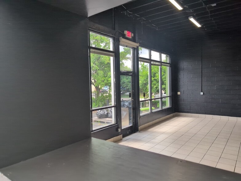 More Photos Of 45788 Woodward Ave, Pontiac Restaurant For Lease