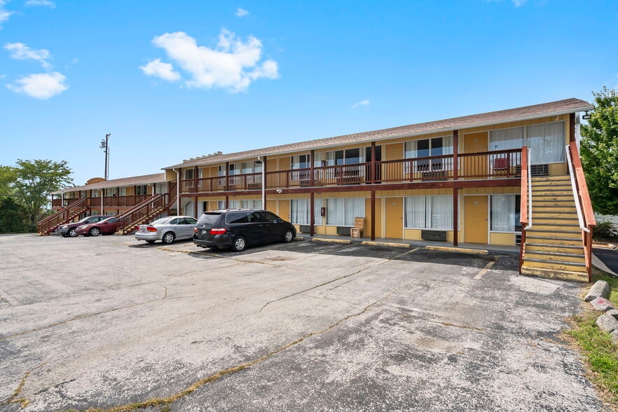 More Photos Of 1325 W Highway 76, Branson Hotel For Sale