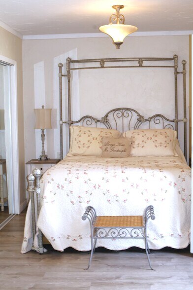 More Photos Of 404 3rd St, Capitan Flex For Sale