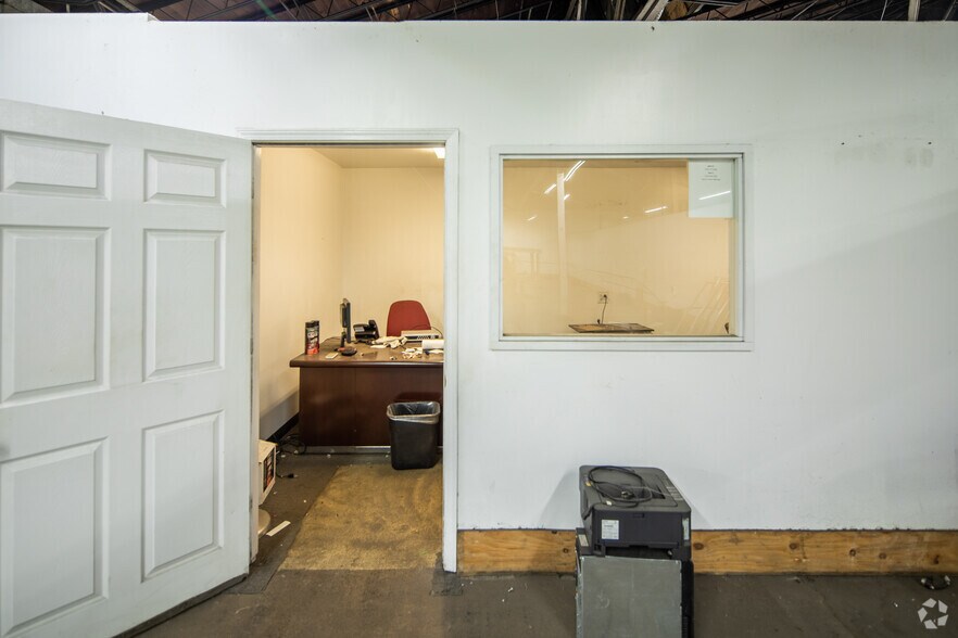 More Photos Of 5206 S 38th St, Saint Louis Industrial For Sale