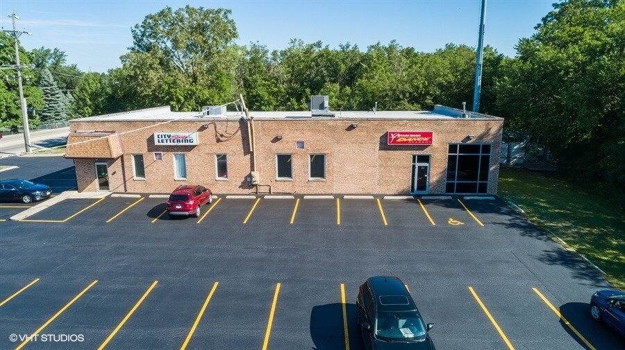 More Photos Of 15801 Oak Park Ave, Oak Forest Showroom For Lease