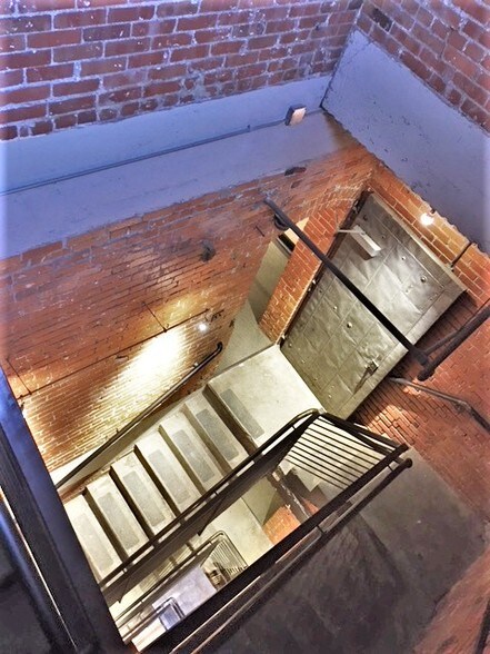 More Photos Of 700 16th St NE, Cedar Rapids Office For Lease