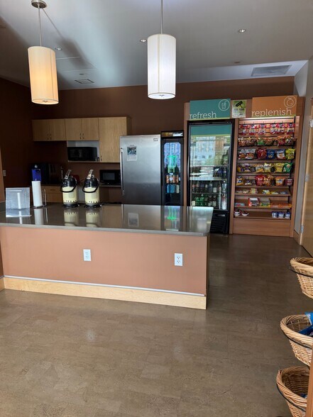 More Photos Of 385 Bell St, Dubuque Office For Sale