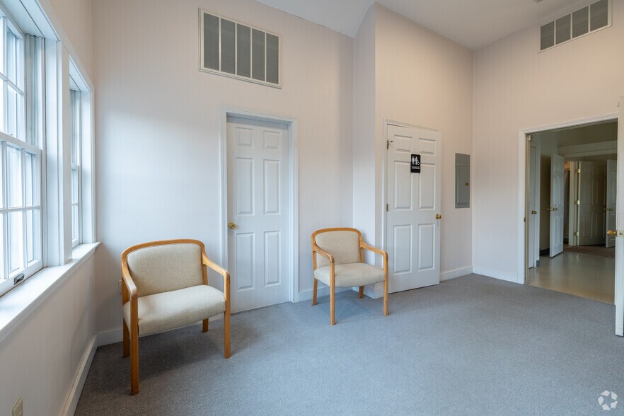 More Photos Of 109 Colon St, Beverly Medical For Lease