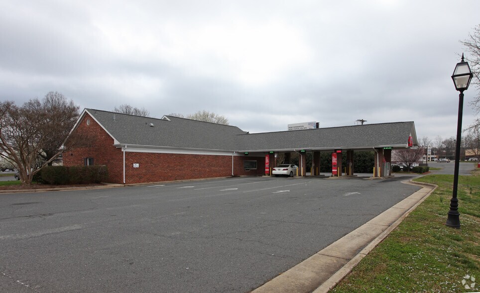 More Photos Of 9700 Monroe Rd, Charlotte Bank For Lease