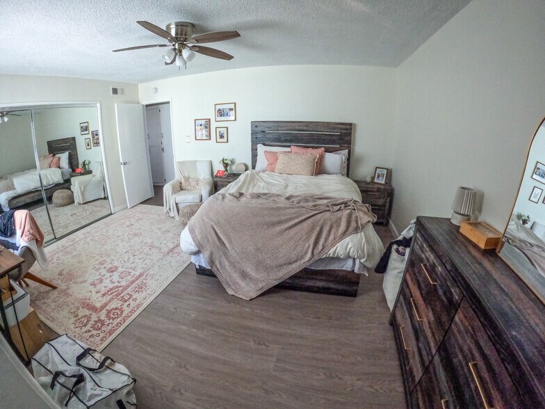 More Photos Of 736-746 E Ave, Coronado Apartments For Sale