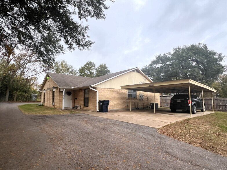 More Photos Of 602 S Jackson St, Brenham Apartments For Sale