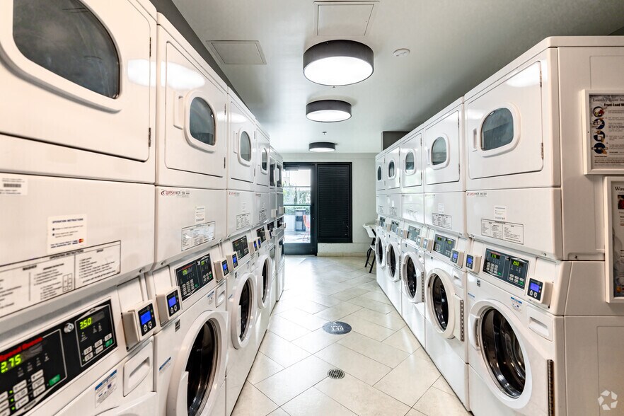 More Photos Of 502 Keawe St, Honolulu Apartments For Lease