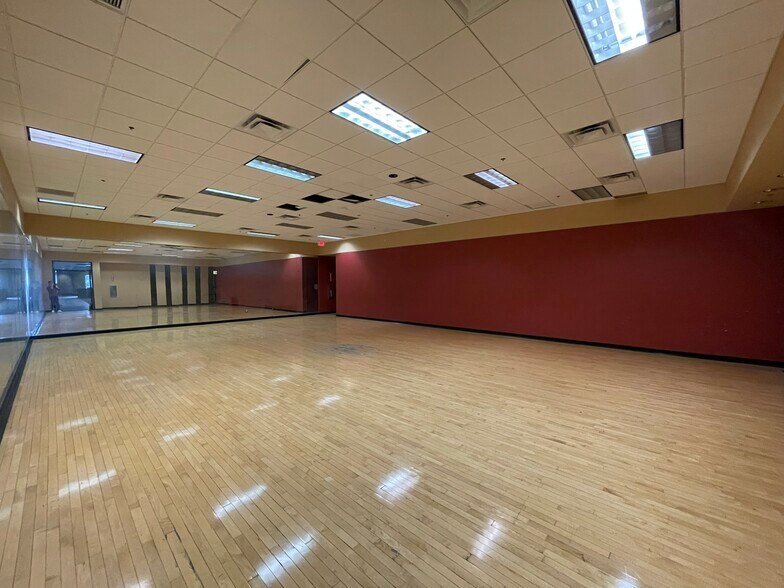 More Photos Of 7759 W Bell Rd, Peoria Storefront For Lease