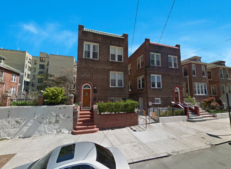 Primary Photo Of 2752 Wallace Ave, Bronx Storefront Retail Residential For Sale