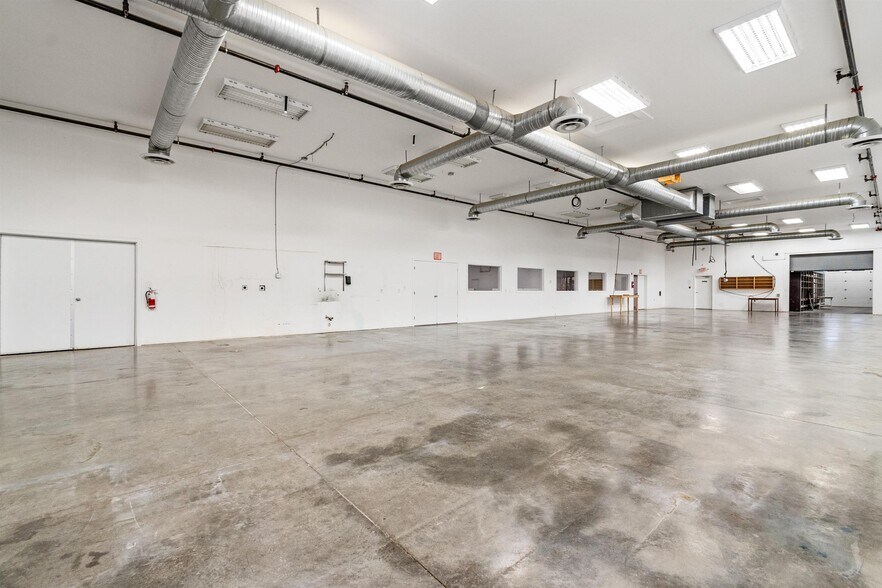 More Photos Of 46160 Fifth Ave, Chilliwack Service For Lease