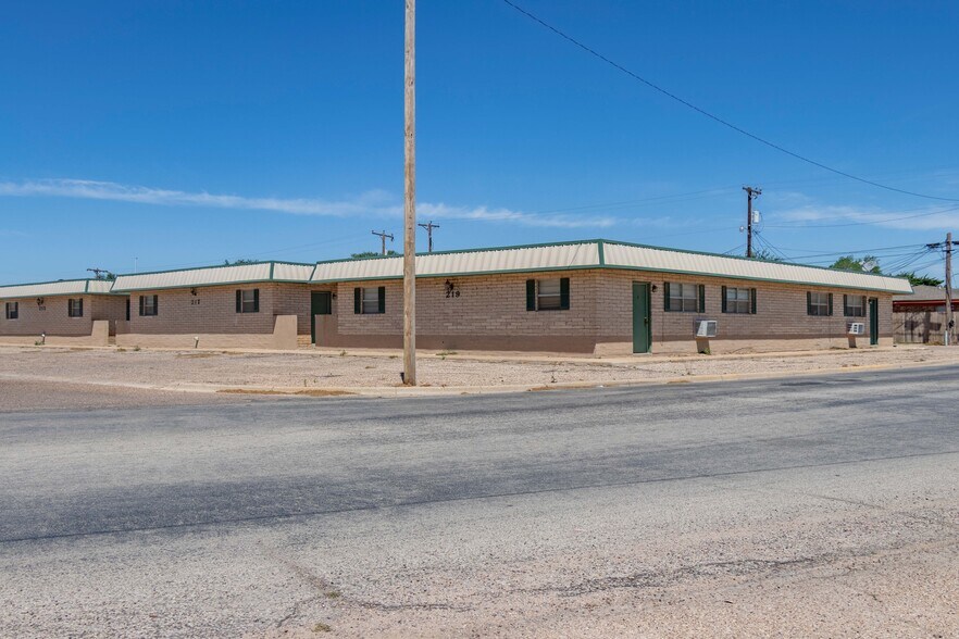 More Photos Of 1102 Sherman Ave, Levelland Apartments For Sale