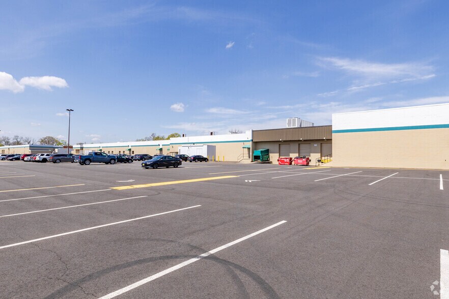 More Photos Of 2 Crescent Pl, Oceanport Light Distribution For Lease