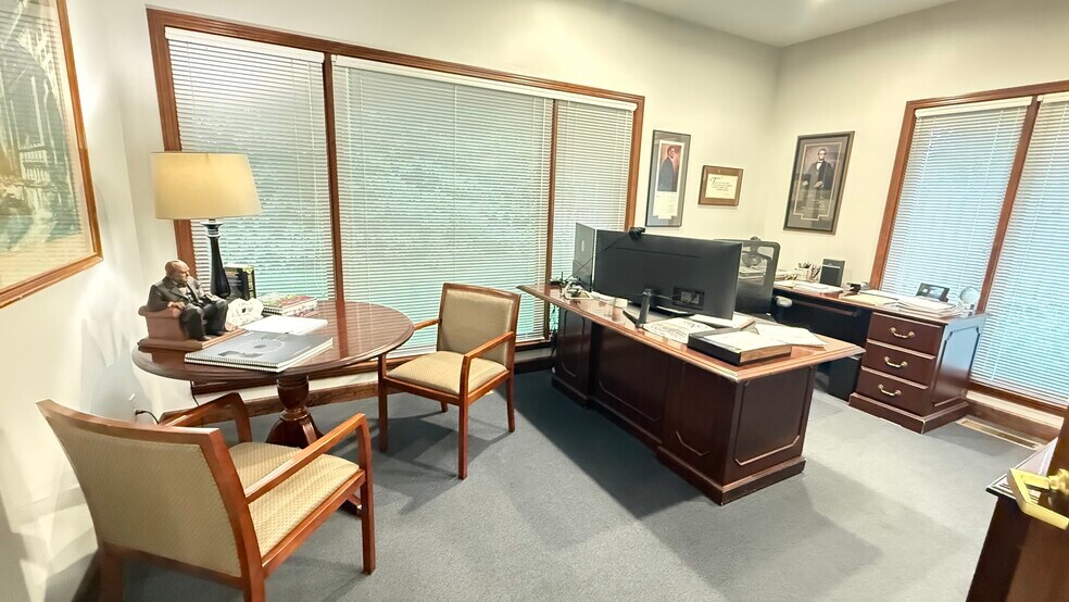 More Photos Of 10321 N Pennsylvania St, Indianapolis Office For Lease