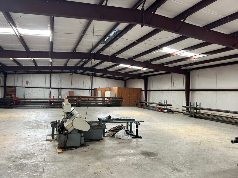 More Photos Of 7307 Business Pl, Arlington Warehouse For Lease