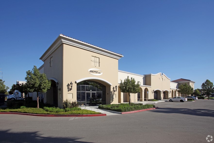 More Photos Of 5352 Irwindale Ave, Irwindale Showroom For Sale