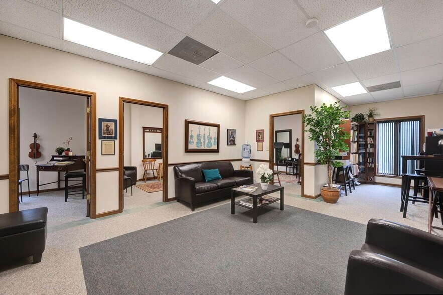 More Photos Of 386 Pennsylvania Ave, Glen Ellyn Medical For Lease