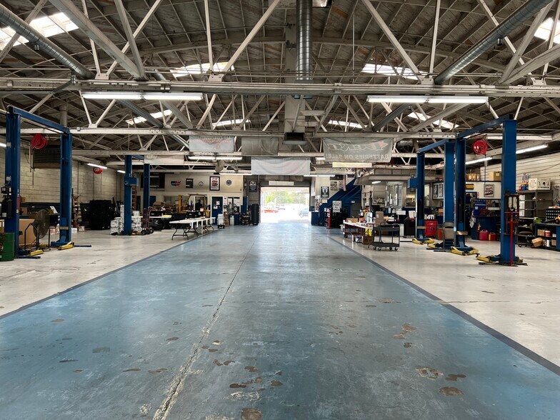 More Photos Of 1744 N Blackstone Ave, Fresno Freestanding For Lease