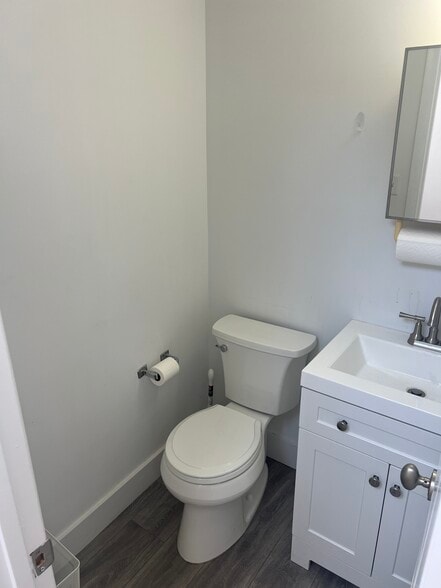 More Photos Of 66-86 Elm St, New Canaan Storefront Retail Office For Lease