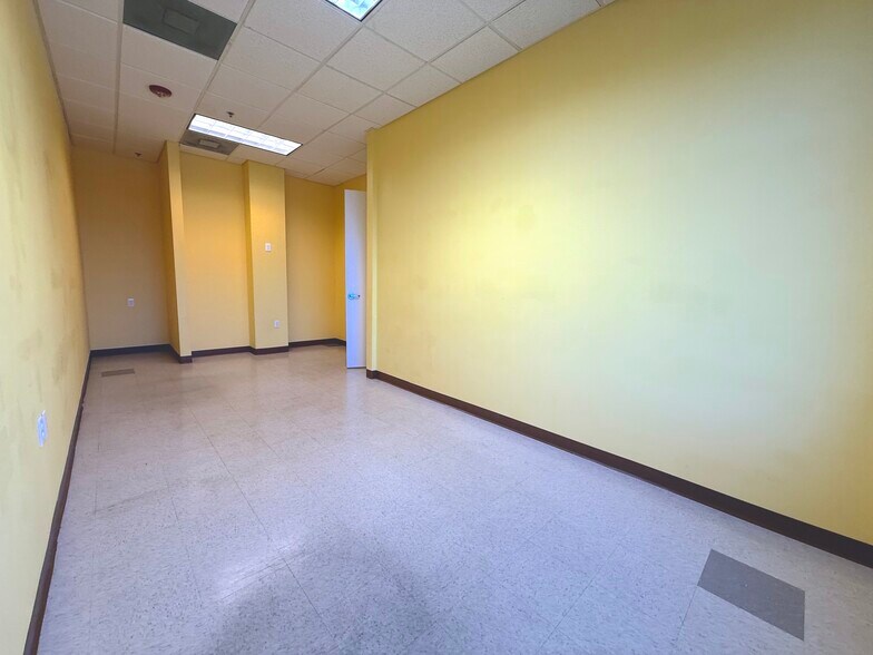More Photos Of 1743 Park Center Dr, Orlando Medical For Lease