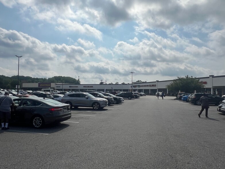 More Photos Of 6800 Loch Raven Blvd, Baltimore Unknown For Lease