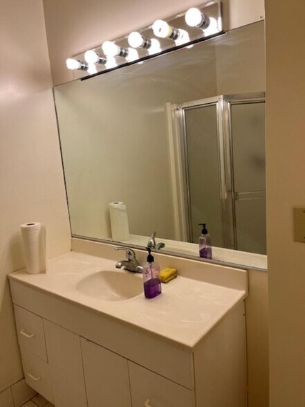 More Photos Of 308 W 14th St, Los Angeles Warehouse For Lease