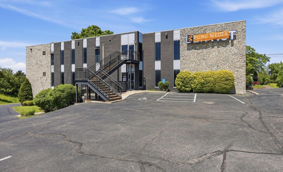 More Photos Of 1240 E Main St, Springfield Office For Sale