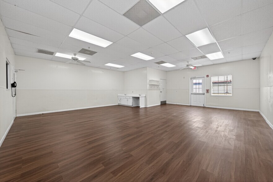 More Photos Of 8525 Queenston Blvd, Houston Freestanding For Sale