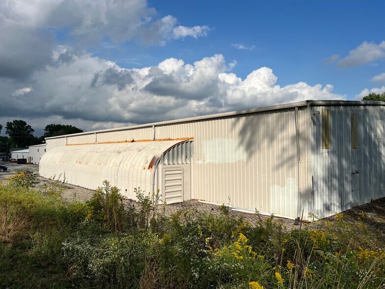 More Photos Of 969 Ohio Pike, Cincinnati Flex For Sale