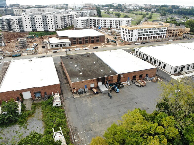 More Photos Of 2240-2250 Toomey Ave, Charlotte Warehouse For Sale