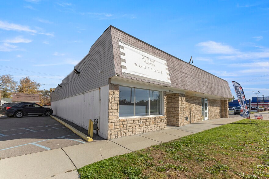 More Photos Of 25420 Grand River ave, Redford Twp Service Station For Lease