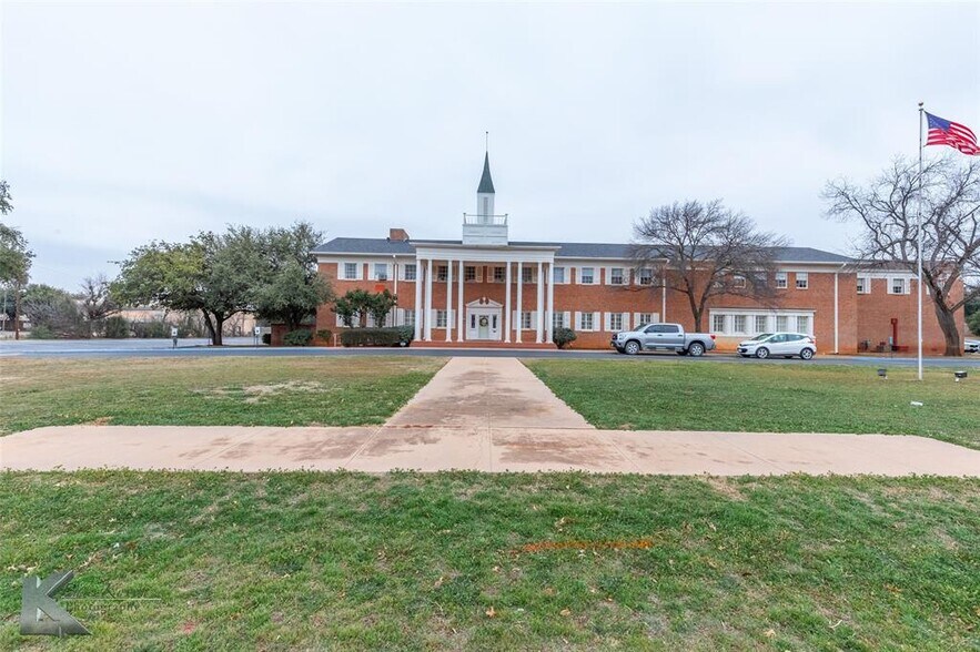 More Photos Of 3425 S 14th St, Abilene Lodge Meeting Hall For Sale