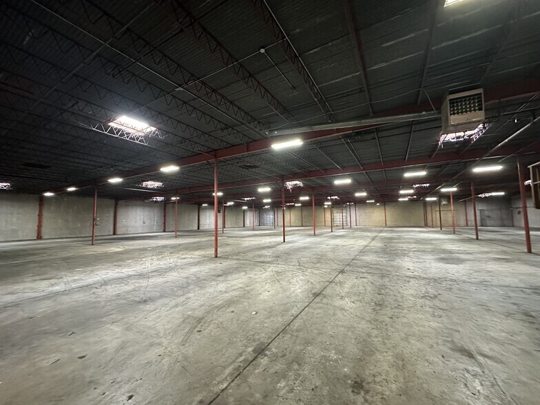 More Photos Of 2000 E Roosevelt Rd, Little Rock Warehouse For Sale