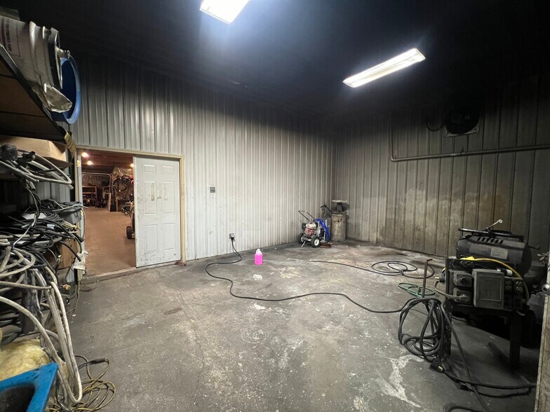 More Photos Of 4916 Verona Rd, Madison Auto Repair For Sale