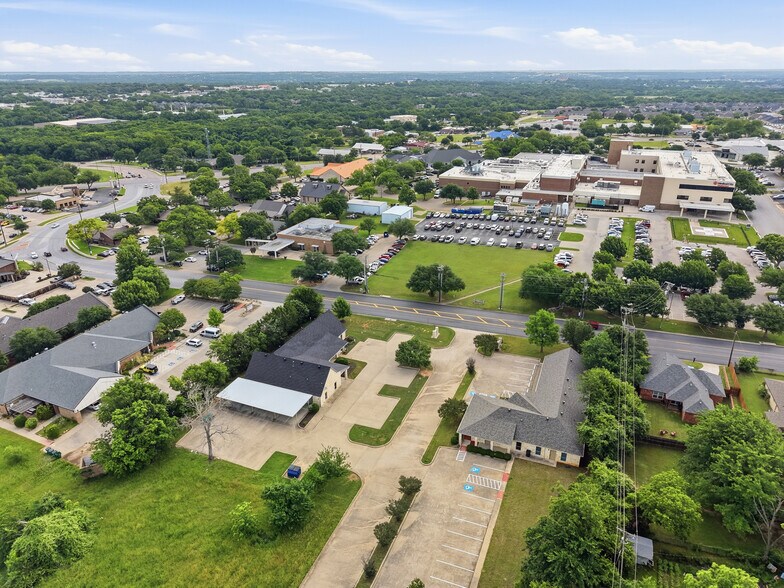 More Photos Of 914 Foster Ln, Weatherford Healthcare For Lease