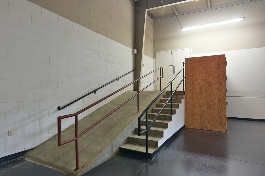 More Photos Of 511 W Broad Ave, Albany General Retail For Sale