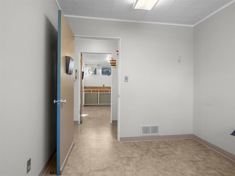 More Photos Of 5973 Walworth Rd, Ontario Medical For Sale