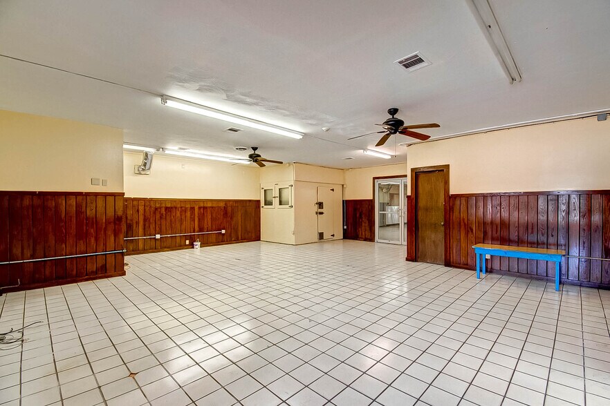 More Photos Of 3019 Dickinson Ave, Dickinson Freestanding For Sale