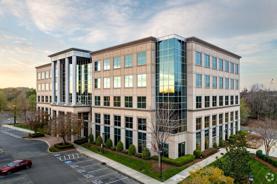 More Photos Of 13830 Ballantyne Corporate Pl, Charlotte Office For Lease