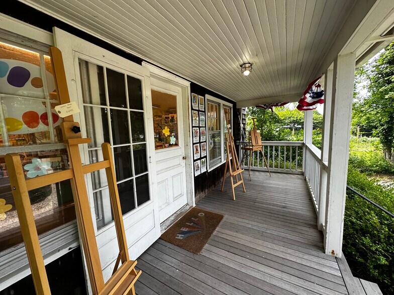 More Photos Of 144 N Main St, East Hampton Office For Lease