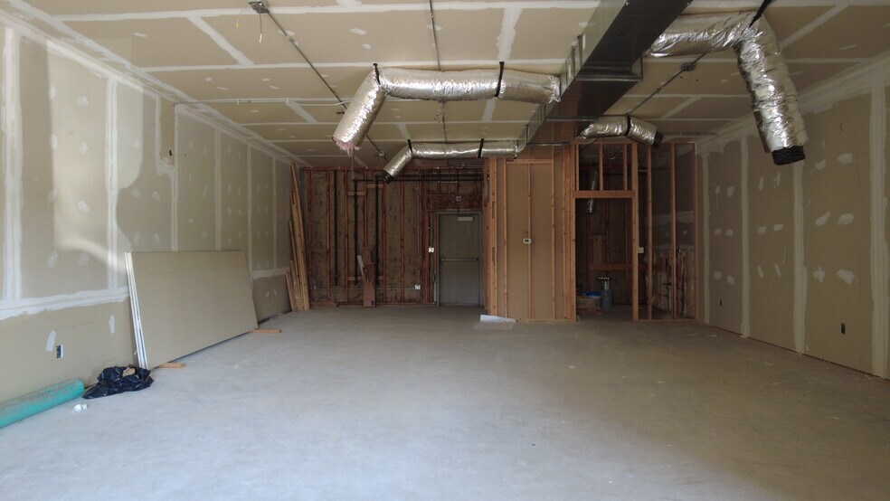 More Photos Of 12712 Wicker Ave, Cedar Lake Medical For Lease