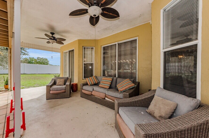 More Photos Of 11748 La Madera Blvd, Port Richey Office For Sale