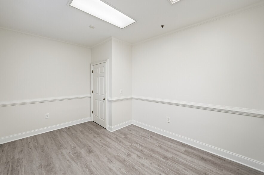 More Photos Of 103 Weatherstone Dr, Woodstock Medical For Lease