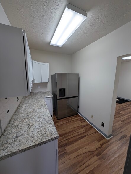 More Photos Of 6051 S Indianapolis Rd, Whitestown Office For Lease