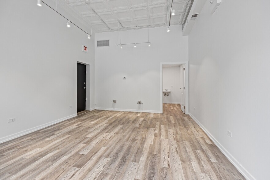 More Photos Of 1601-1613 E 53rd St, Chicago Storefront For Lease