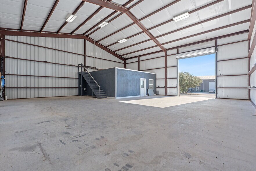 More Photos Of 14707 Fitzhugh Rd, Austin Warehouse For Lease