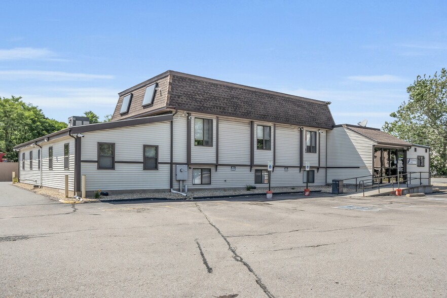 Primary Photo Of 155 Airport Rd, Fitchburg Medical For Sale