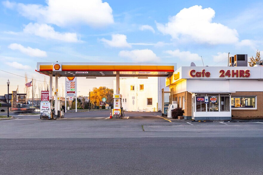 More Photos Of 992 SW Highway 97, Madras Service Station For Sale